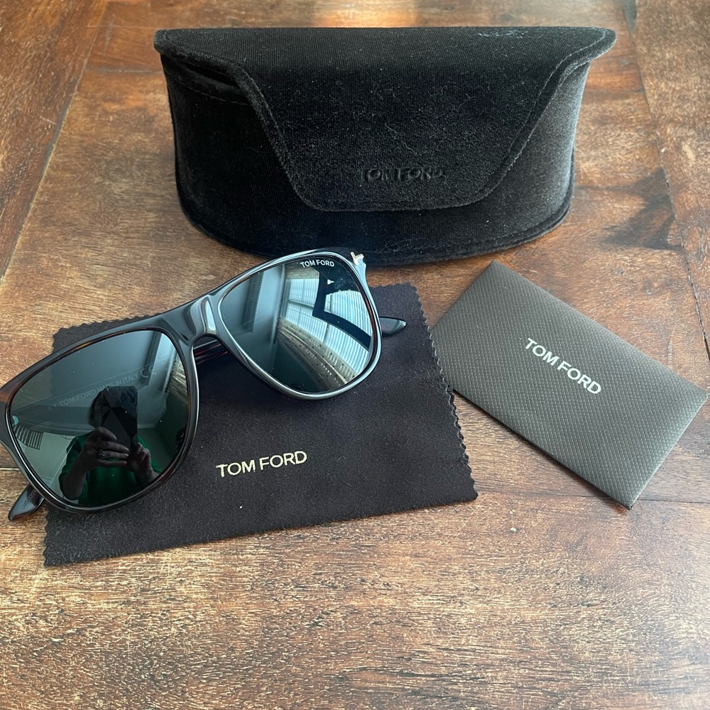 Tom Ford Joni sunglasses like new